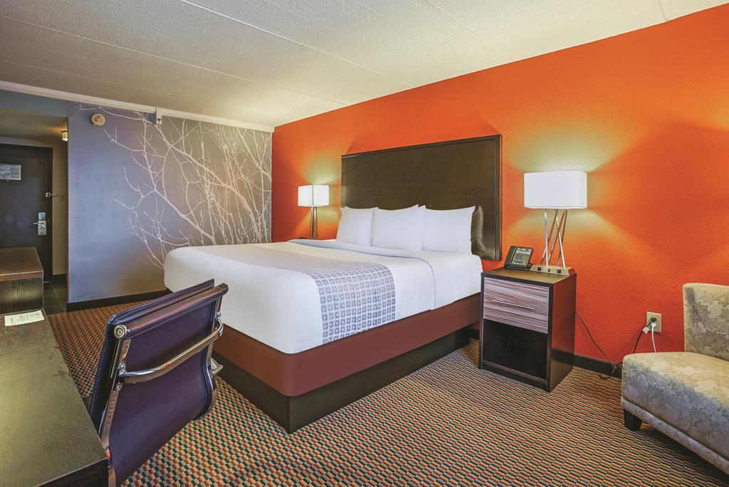 Holiday Inn & Suites Philadelphia-Runnemede/Exit 3-New Jersey Turnpike Экстерьер фото