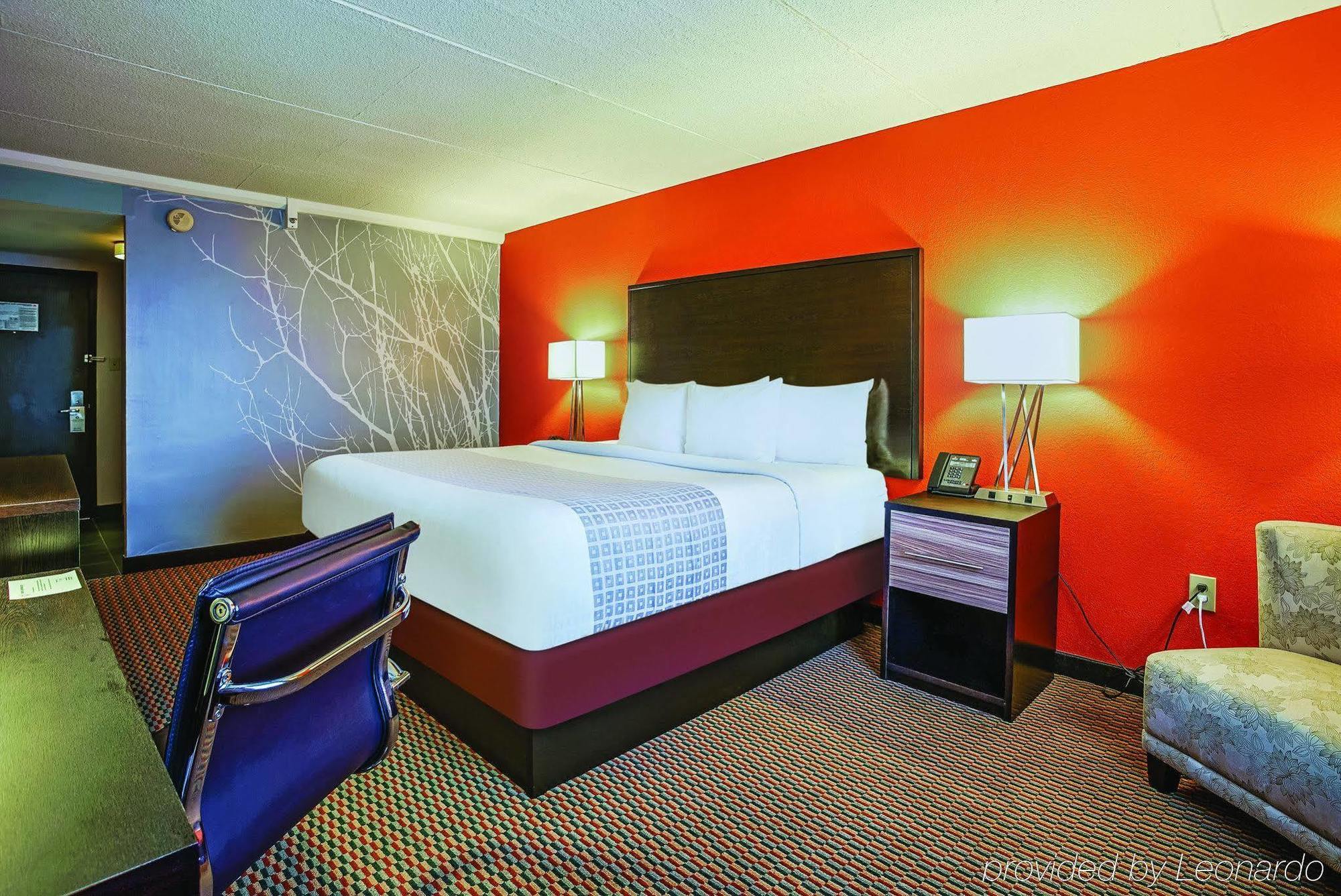 Holiday Inn & Suites Philadelphia-Runnemede/Exit 3-New Jersey Turnpike Экстерьер фото